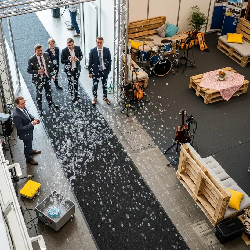 Seifenblasenmaschine mieten für Messen 2 Seifenblasenmaschine im Eingangsbereich einer Messe